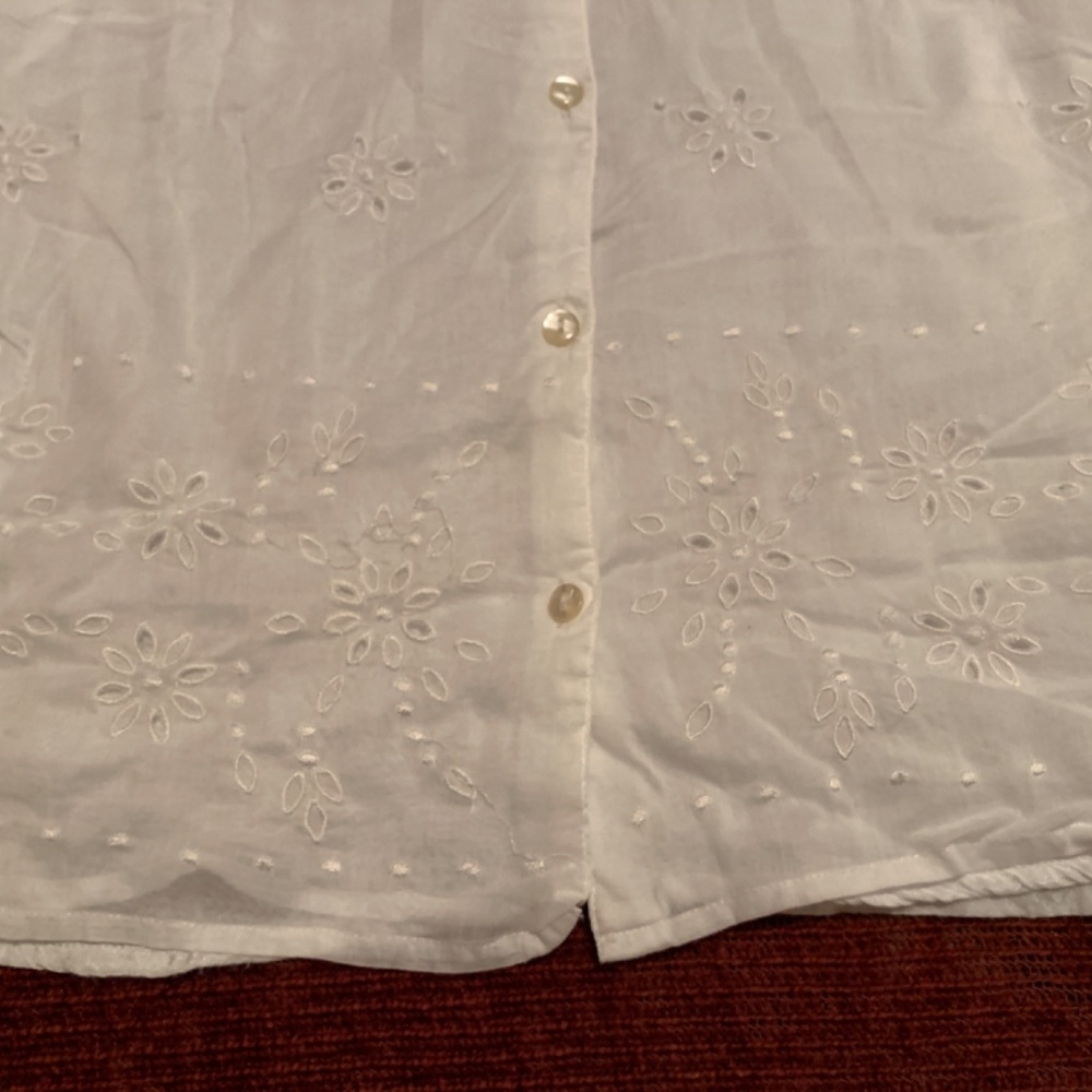 White Button-Down Shirt w/t Stitched Flowers - Picture 3 of 13